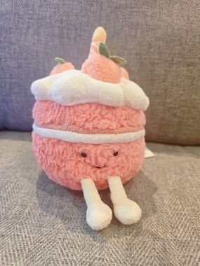 Jellycat Melbie Peach Cake - Shanghai limited super rare